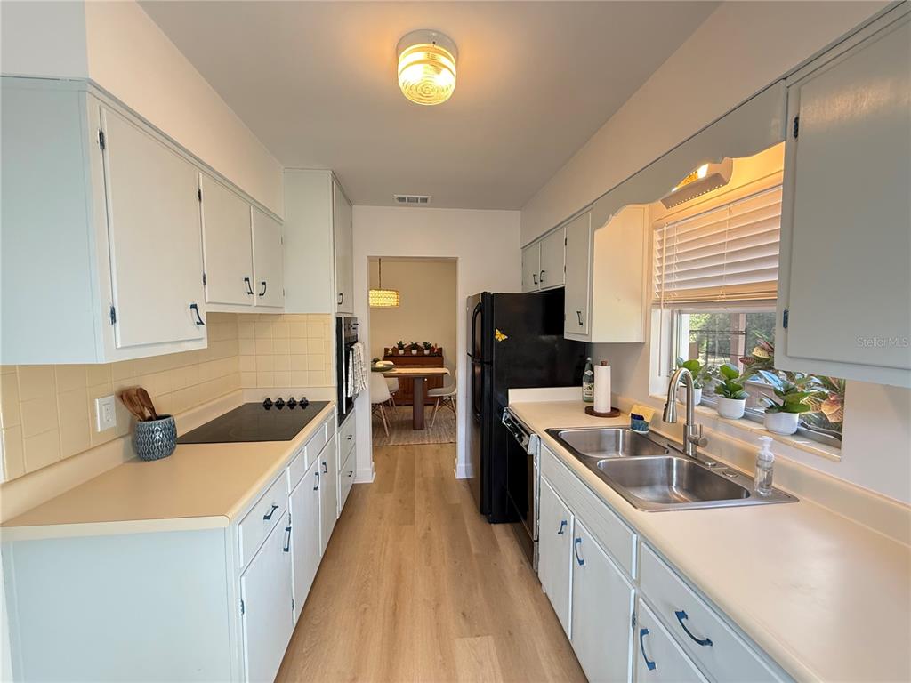 199 Tropic Boulevard West Largo, FL 33770 - Photo 11 of 40