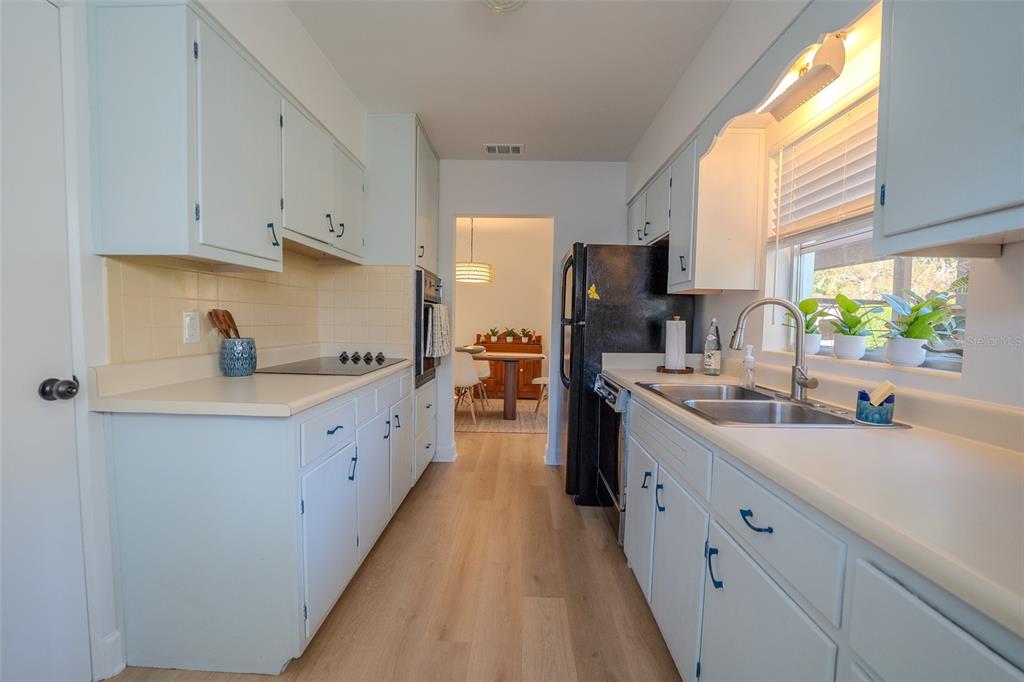 199 Tropic Boulevard West Largo, FL 33770 - Photo 14 of 40