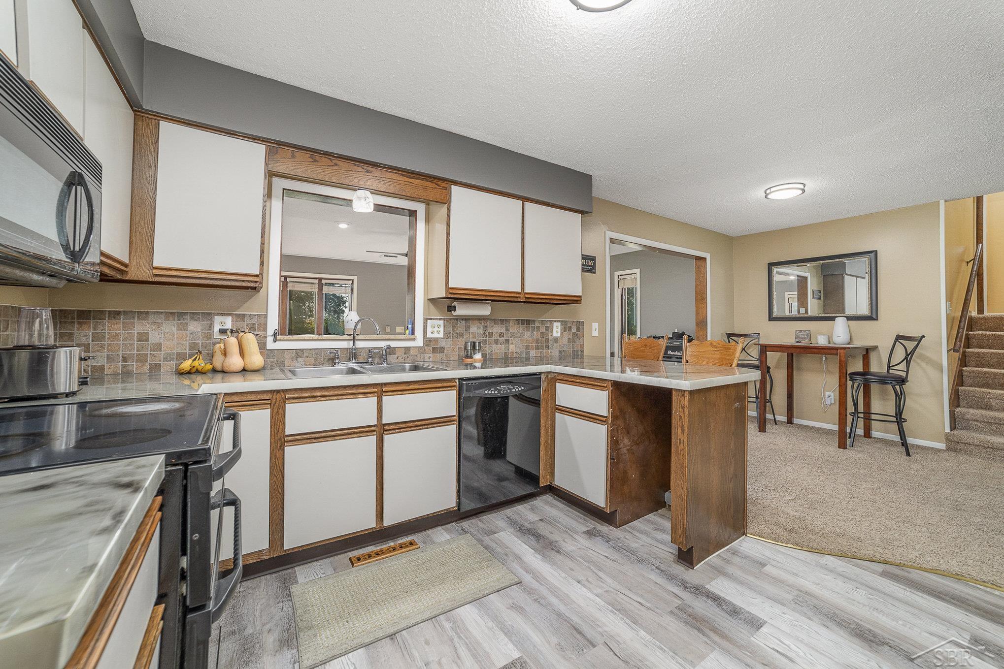 1544 South Miller Road Saginaw, MI 48609 - Photo 8 of 47 50133771-65A3C063-85E0-41EA-A1B7-D7448E99A2E3.JPG