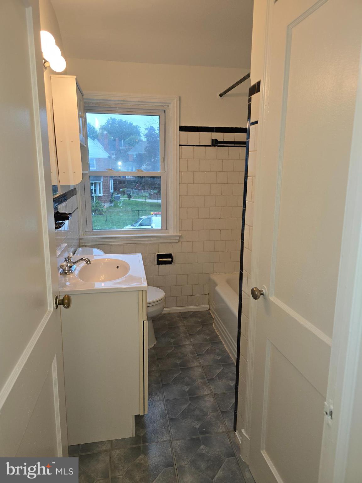 8625 Black Oak Road Baltimore, MD 21234 - Photo 20 of 36 a utility room with dryer and washer