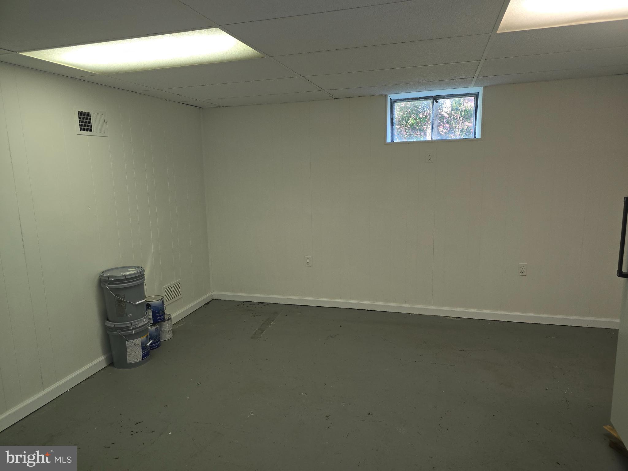 8625 Black Oak Road Baltimore, MD 21234 - Photo 30 of 36 an empty room with a workbench