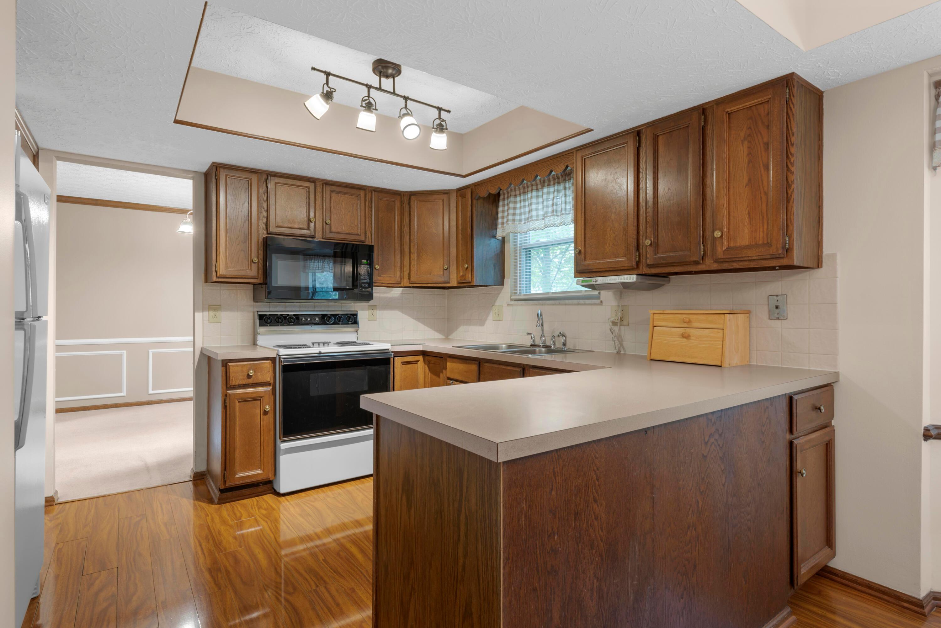 7719 Strathmoore Road Dublin, OH 43016 - Photo 10 of 41 MAR_8541