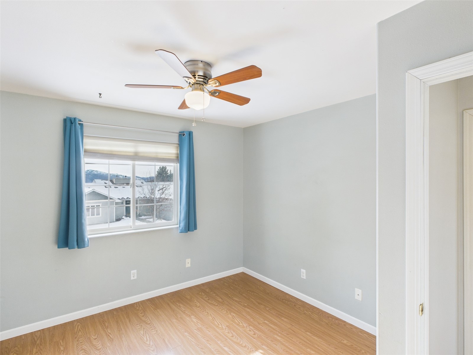 1023 North Adams Street Republic, WA 99166 - Photo 12 of 33 a view of an empty room with a window