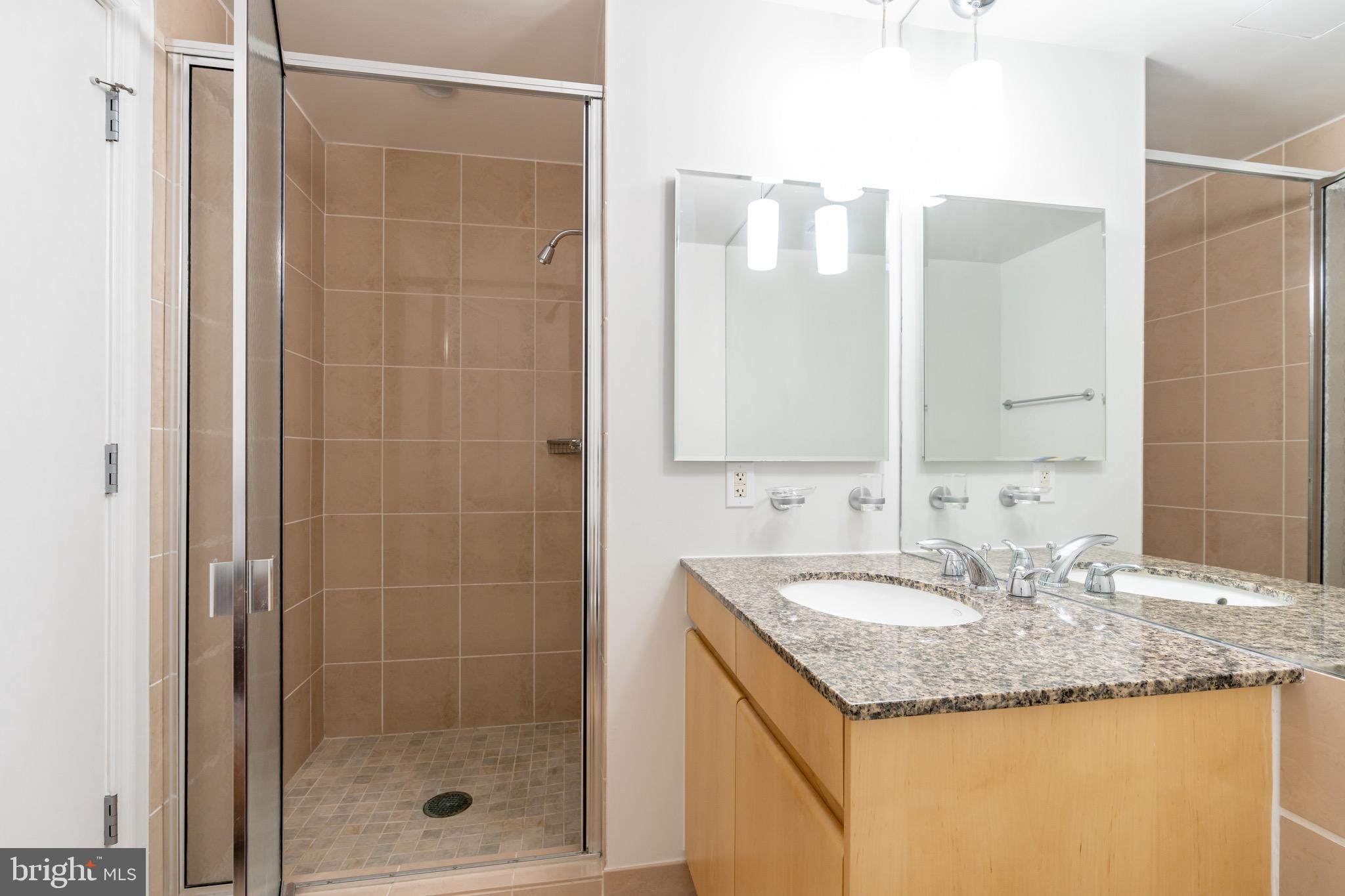 675 E Street Northwest, Unit 900 Washington, DC 20004 - Photo 36 of 46 Full bathroom