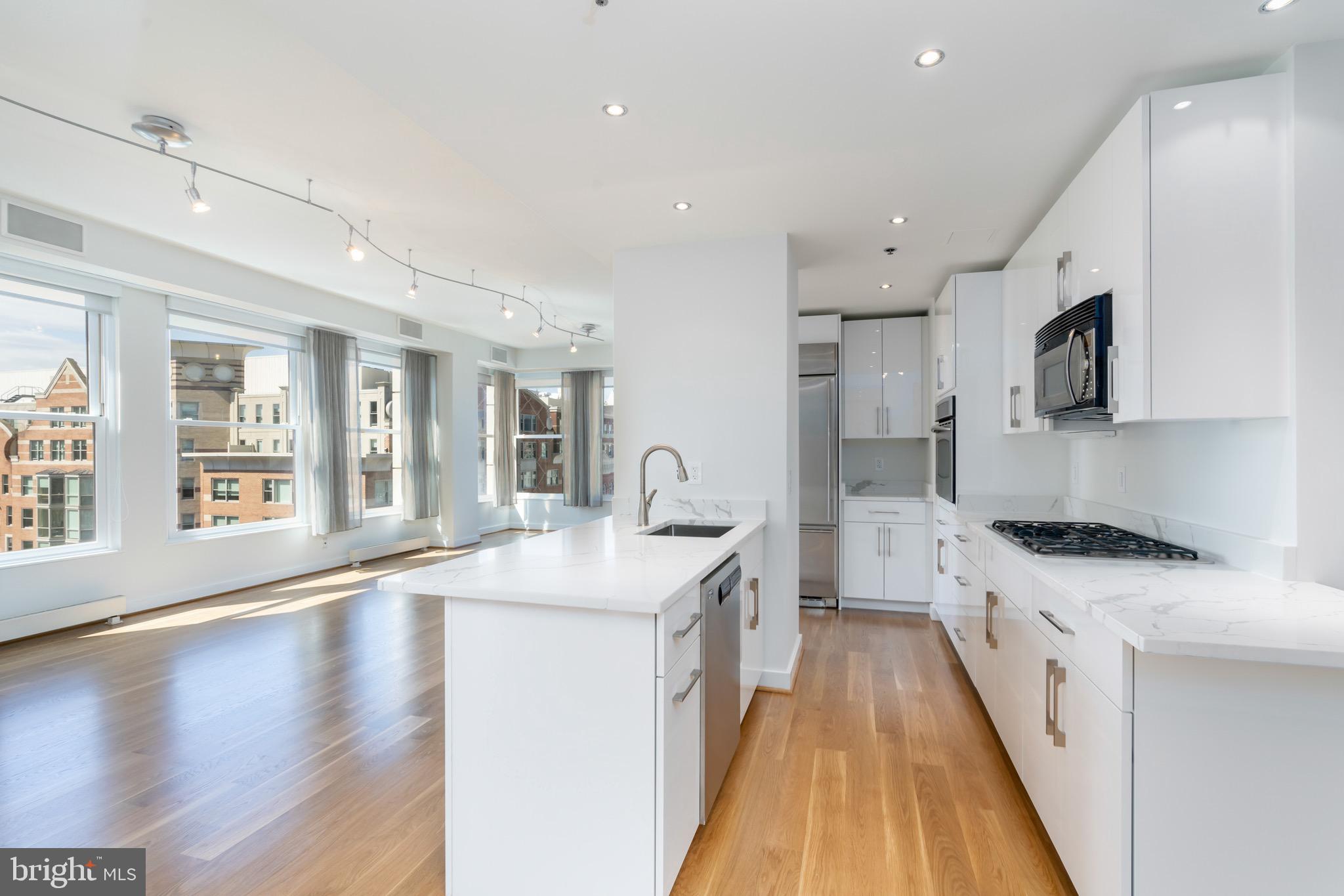 675 E Street Northwest, Unit 900 Washington, DC 20004 - Photo 6 of 46 Kitchen, dining room, views