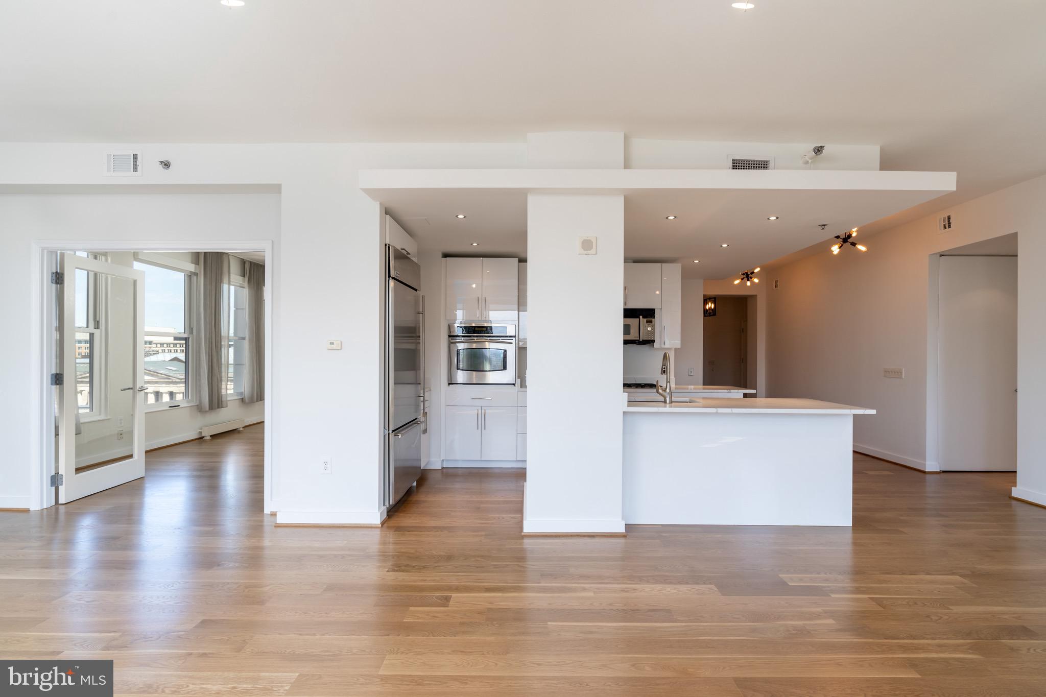 675 E Street Northwest, Unit 900 Washington, DC 20004 - Photo 8 of 46 Kitchen