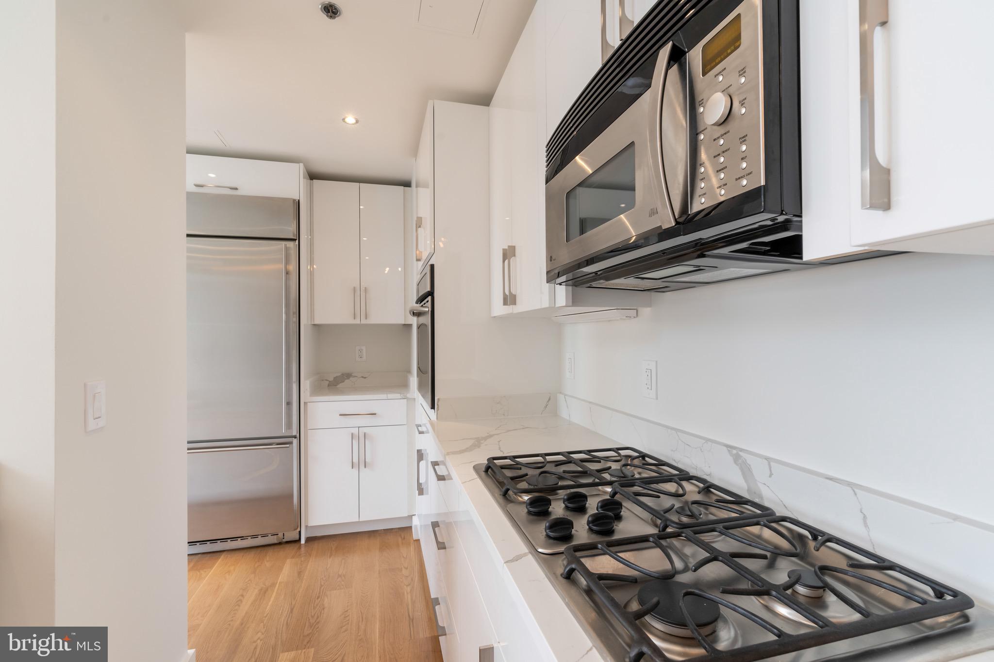 675 E Street Northwest, Unit 900 Washington, DC 20004 - Photo 9 of 46 Kitchen