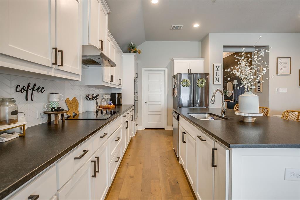709 Waterford Way Joshua, TX 76058 - Photo 11 of 35
