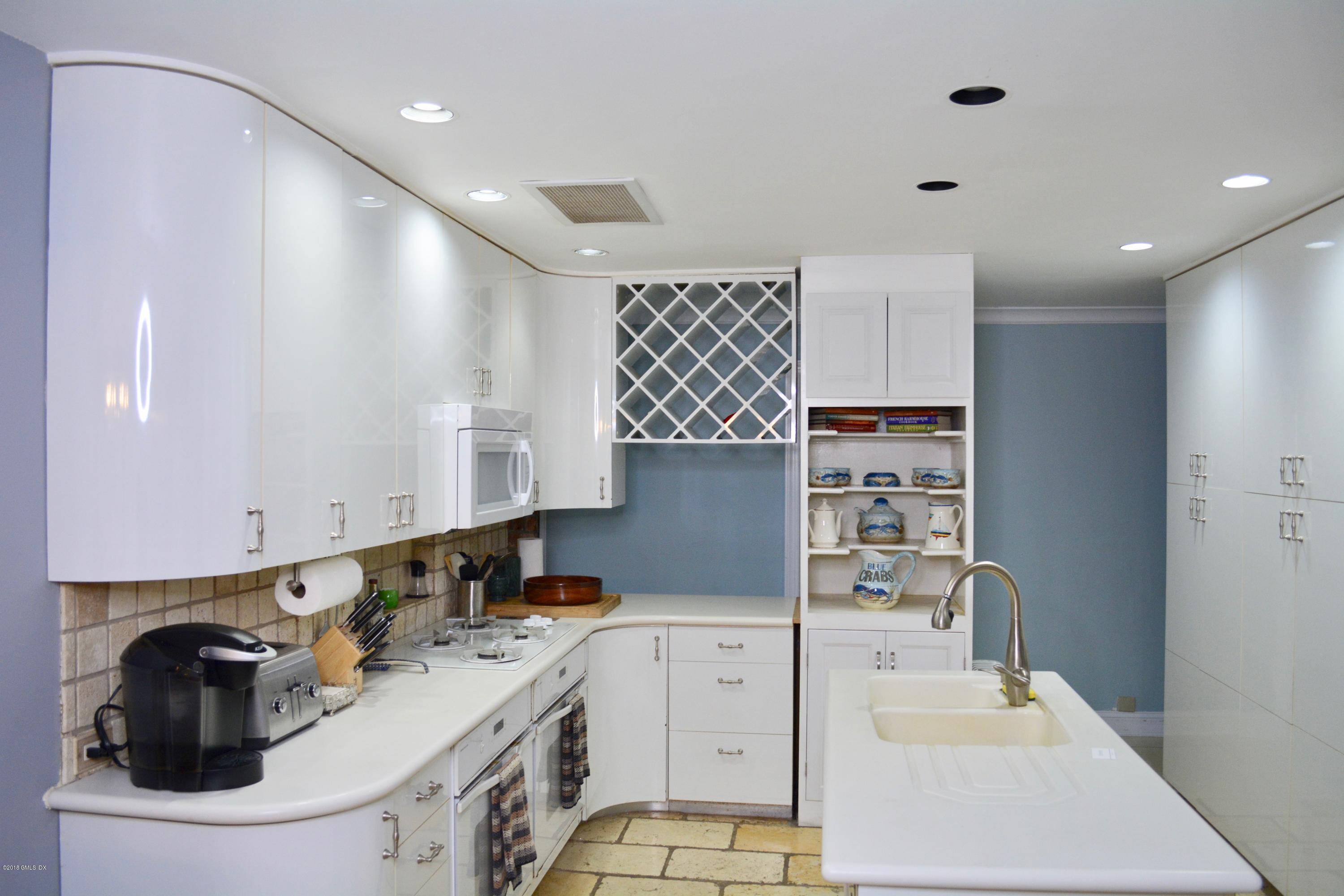 10 Limerick Place Cos Cob, CT 06807 - Photo 3 of 22 DSC_0920