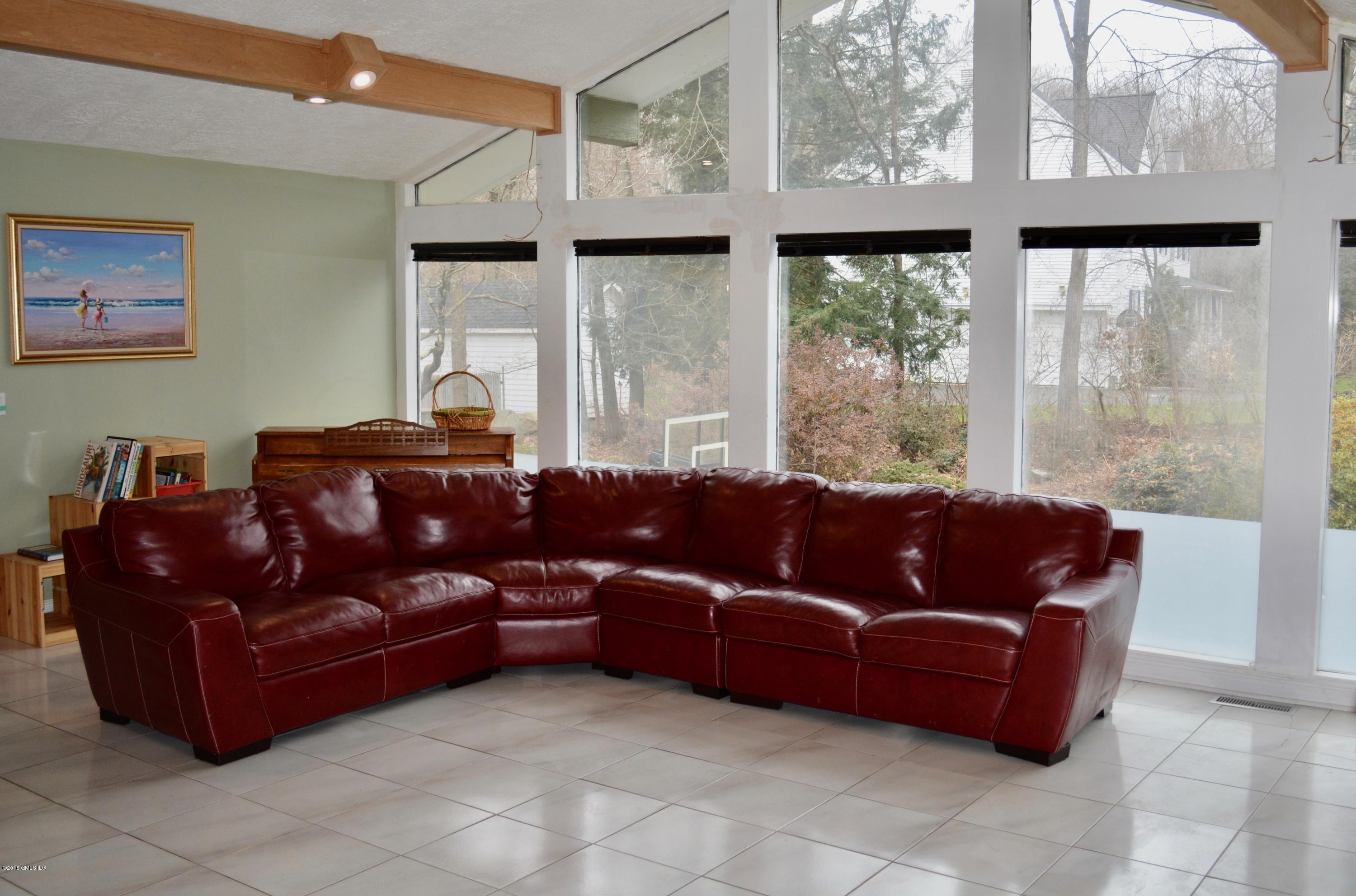 10 Limerick Place Cos Cob, CT 06807 - Photo 8 of 22 DSC_0904