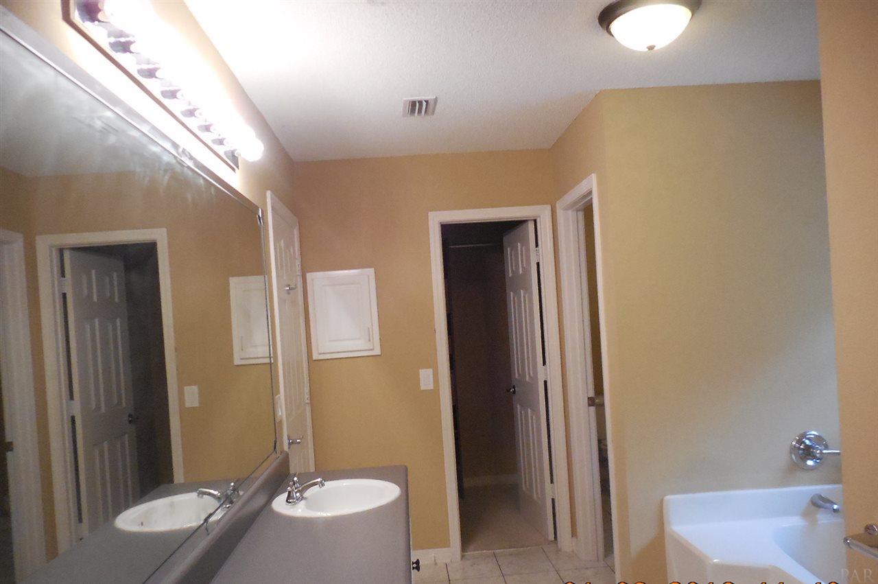 5962 Ridgeview Drive Milton, FL 32570 - Photo 14 of 33 Gallery Image 14