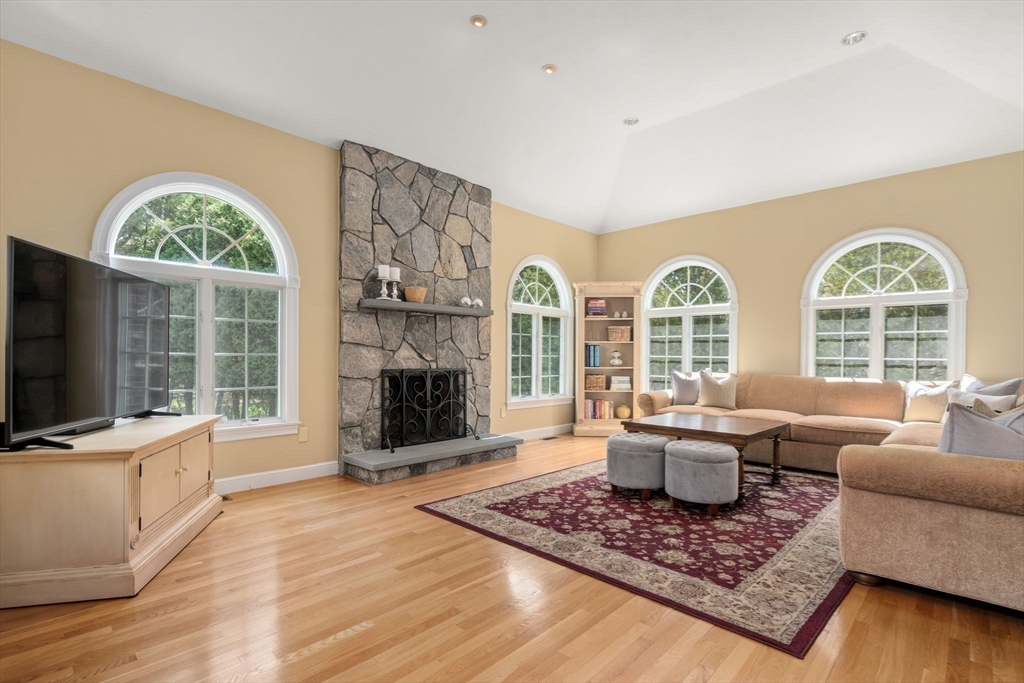 41 York Road Wayland, MA 01778 - Photo 8 of 33 Gallery Image 8