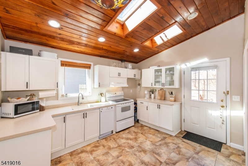 25 Lake Road Denville, NJ 07834 - Photo 16 of 45