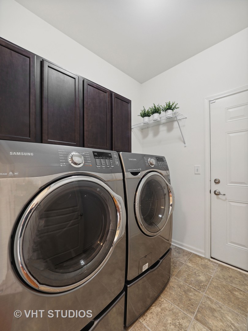 2940 Chevy Chase Lane Naperville, IL 60564 - Photo 18 of 38 a utility room with dryer and washer