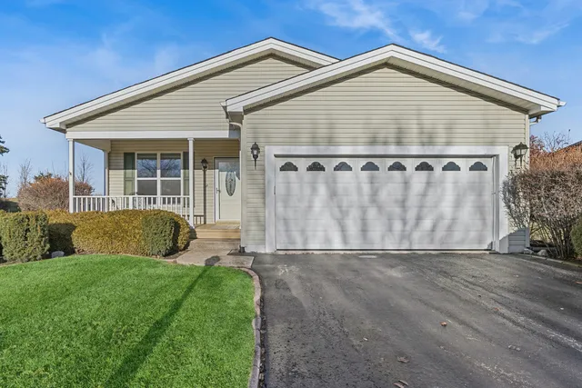 $185,000 | 3840 Fox Hunt Way, Grayslake, IL 60030