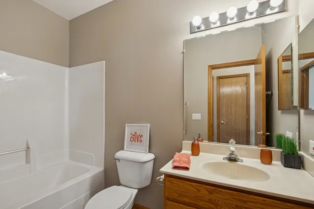 $185,000 | 3840 Fox Hunt Way, Grayslake, IL 60030