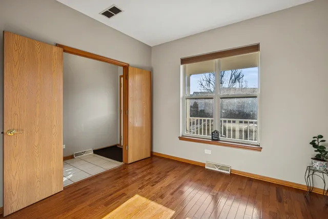 $185,000 | 3840 Fox Hunt Way, Grayslake, IL 60030