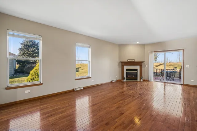 $185,000 | 3840 Fox Hunt Way, Grayslake, IL 60030