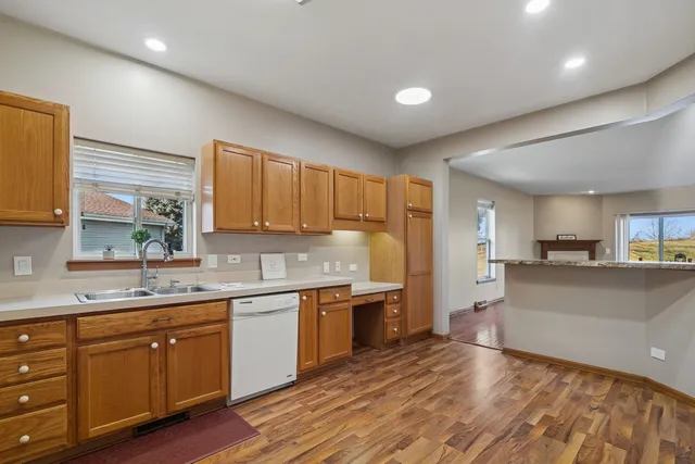 $185,000 | 3840 Fox Hunt Way, Grayslake, IL 60030