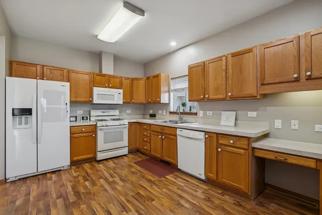 $185,000 | 3840 Fox Hunt Way, Grayslake, IL 60030