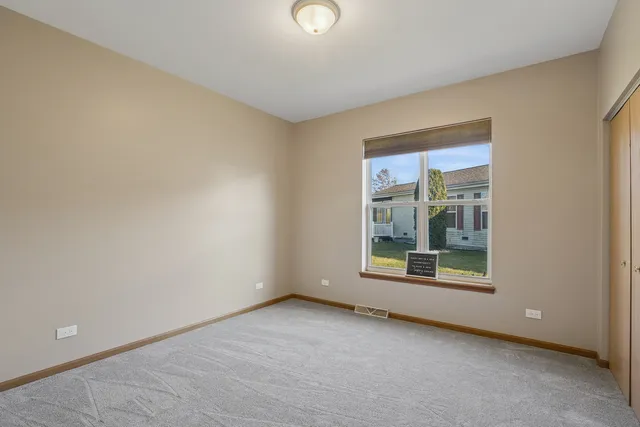 $185,000 | 3840 Fox Hunt Way, Grayslake, IL 60030