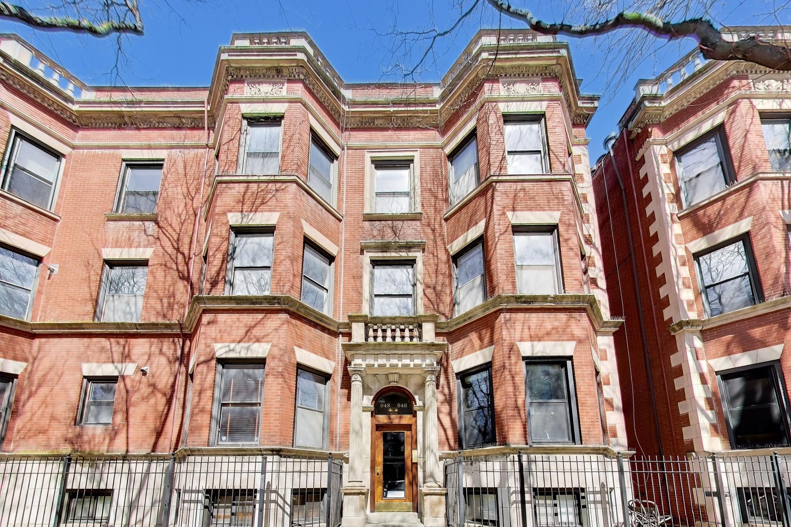 946 West Sheridan Road, Unit 2 Chicago, IL 60613 - Photo 1 of 7