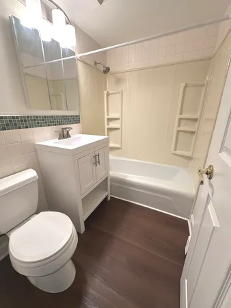$2,000 | 2331 Ogden Avenue, Unit 4, Downers Grove, IL 60515