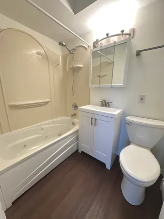 $2,000 | 2331 Ogden Avenue, Unit 4, Downers Grove, IL 60515