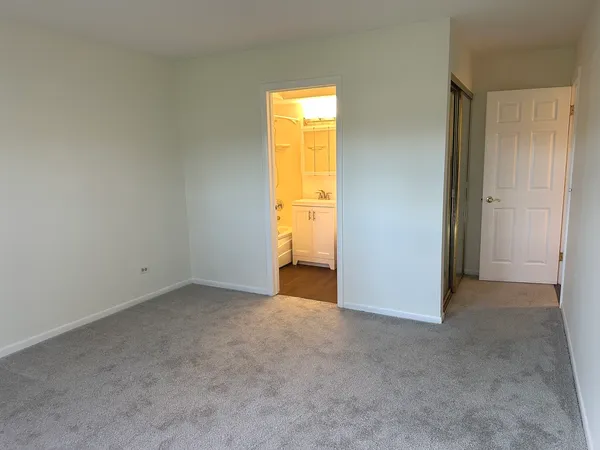 $2,000 | 2331 Ogden Avenue, Unit 4, Downers Grove, IL 60515