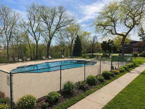 $2,000 | 2331 Ogden Avenue, Unit 4, Downers Grove, IL 60515