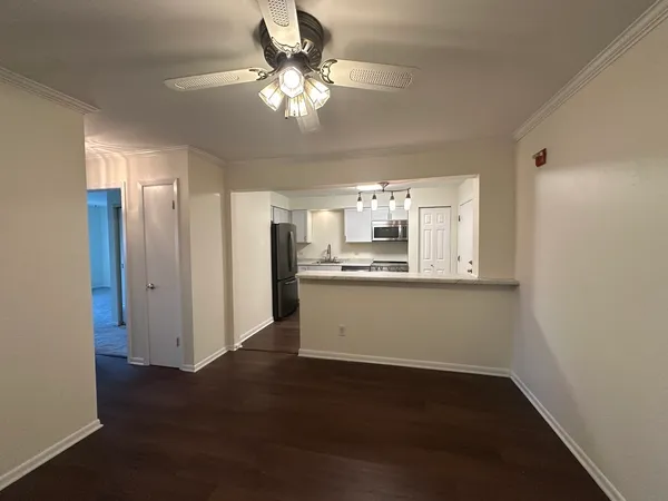 $2,000 | 2331 Ogden Avenue, Unit 4, Downers Grove, IL 60515