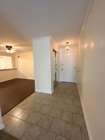 $2,000 | 2331 Ogden Avenue, Unit 4, Downers Grove, IL 60515