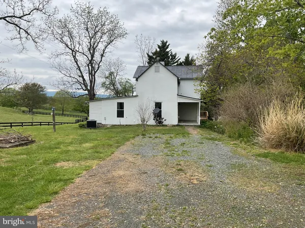 $2,300 | 6774 Leeds Manor Road, Marshall, VA 20115