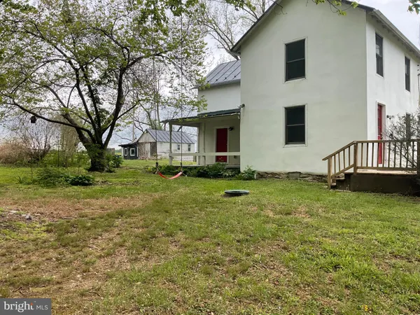 $2,300 | 6774 Leeds Manor Road, Marshall, VA 20115
