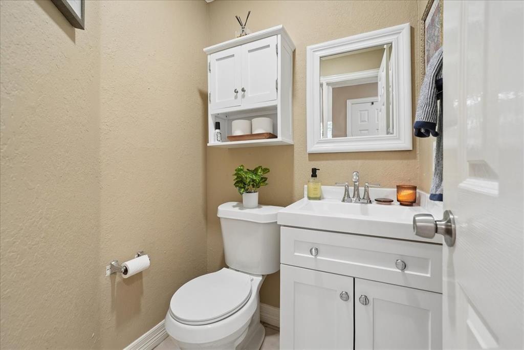 3173 Riverside Drive Carrollton, TX 75007 - Photo 17 of 31 half bath