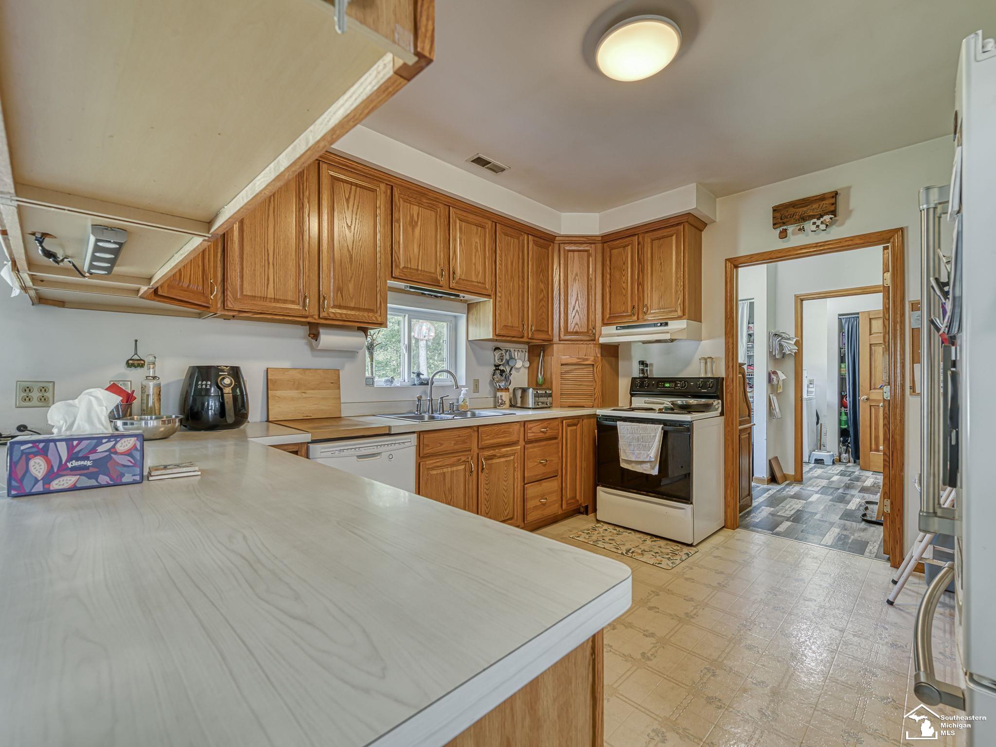 8945 South Custer Road Ida, MI 48140 - Photo 11 of 43 Gallery Image 11