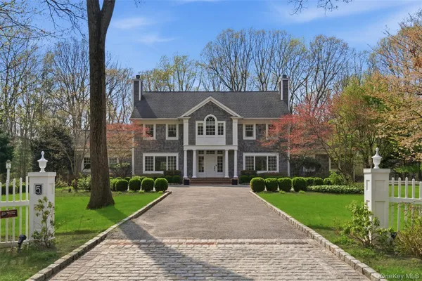 $2,299,000 | 5 Oakwood Drive West, Lloyd Harbor, NY 11743