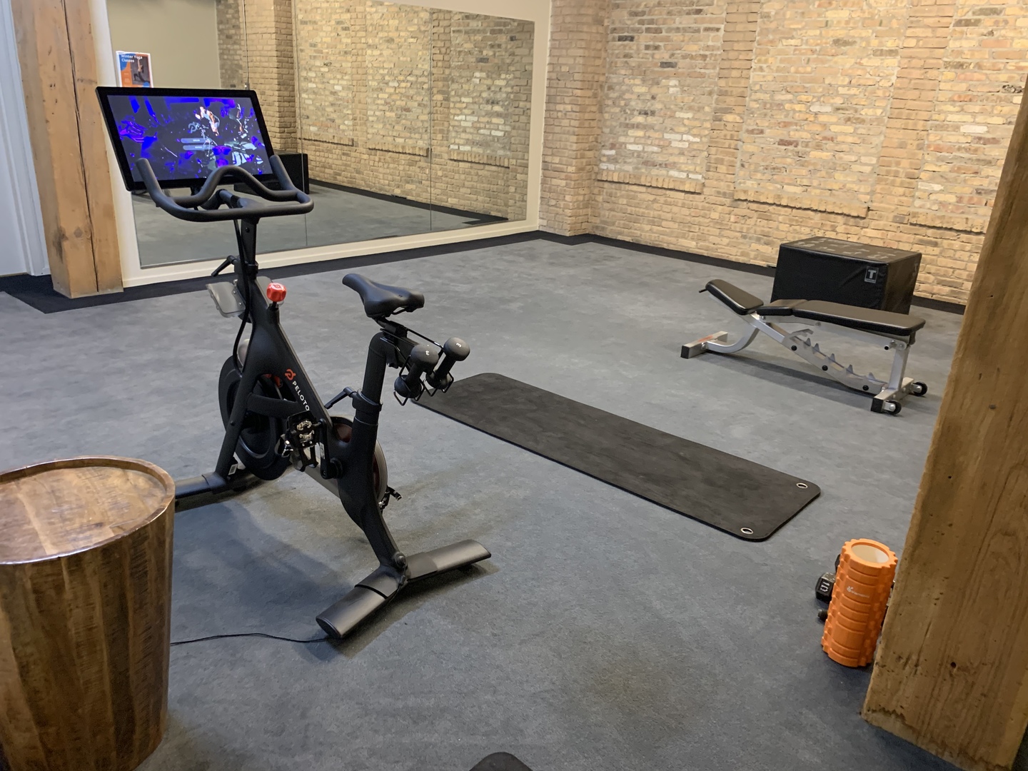 1040 West Adams Street, Unit 610 Chicago, IL 60607 - Photo 24 of 24 a room with gym equipment