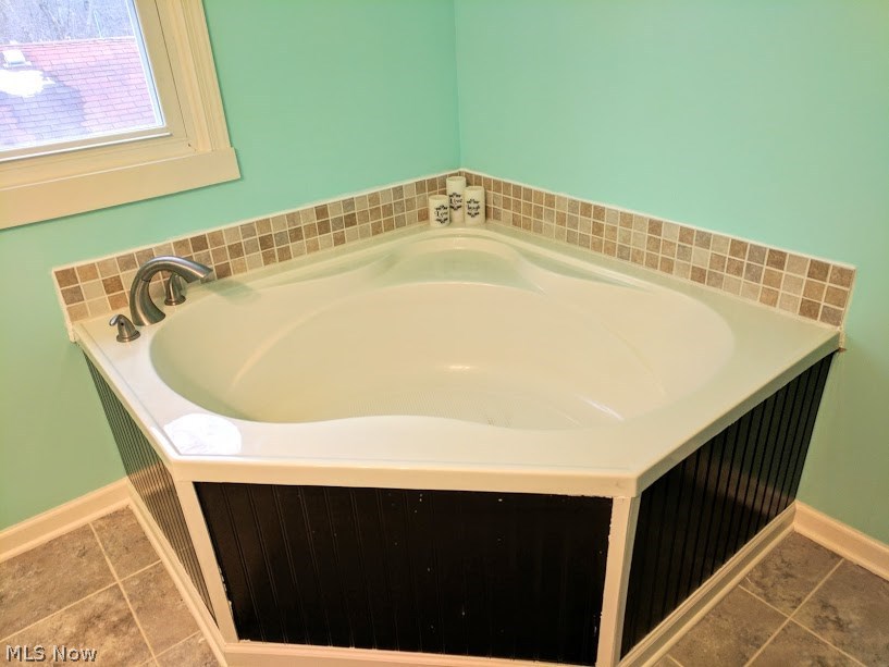 2320 Copley Road Akron, OH 44320 - Photo 21 of 35 Second floor updated bath and garden soaking tub!!