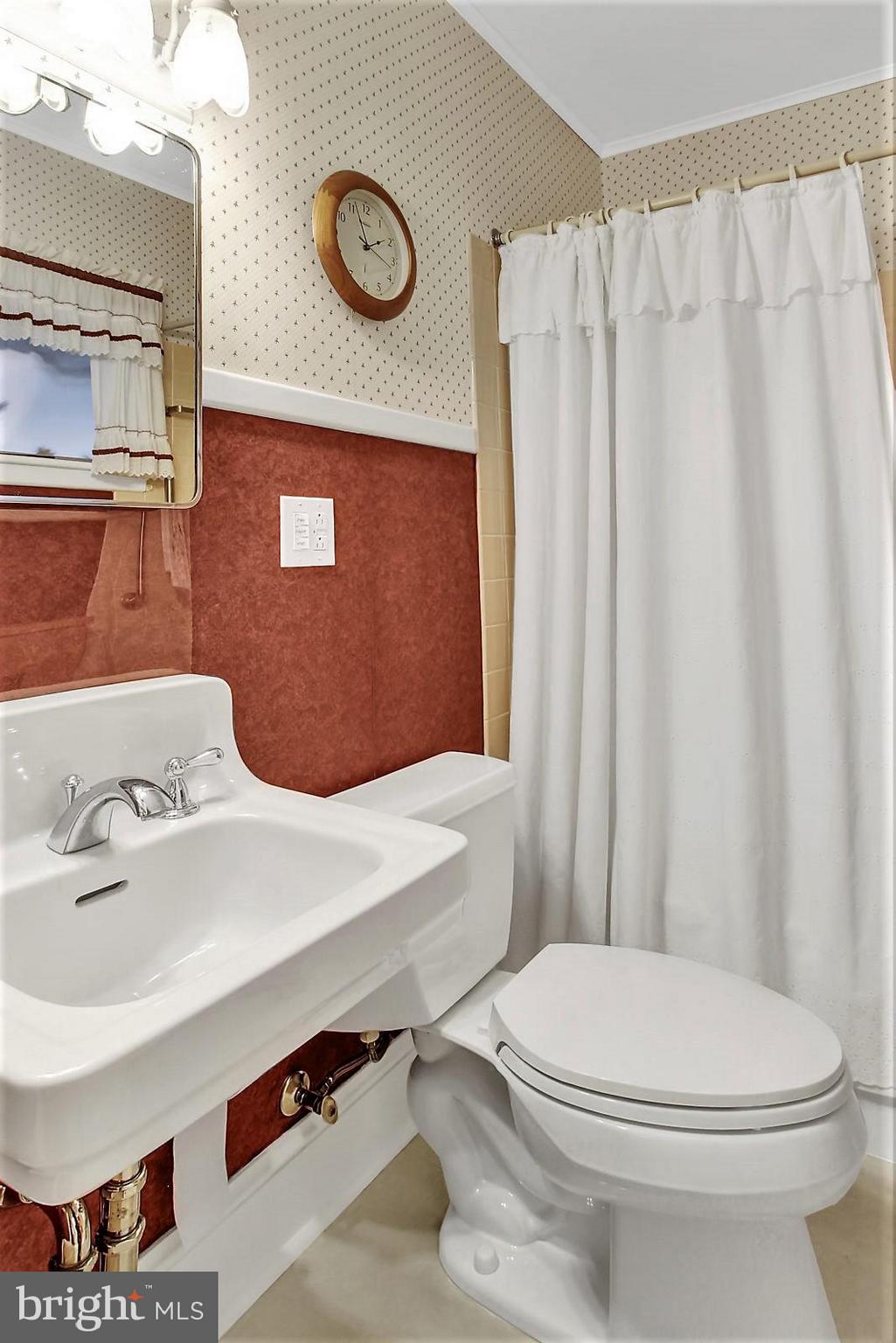 249 Locust Street Hanover, PA 17331 - Photo 14 of 26 Gallery Image 14