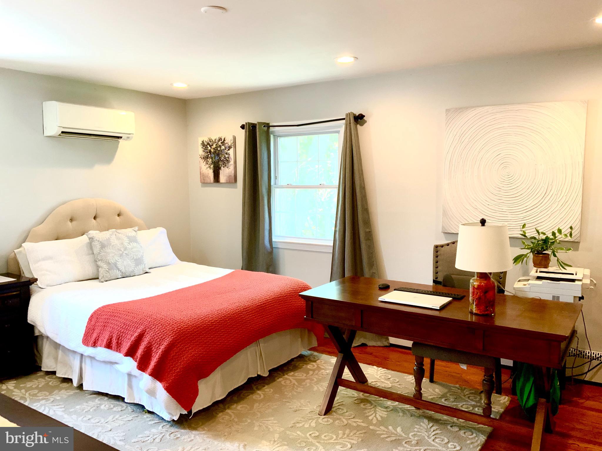 2818 West George Mason Road Falls Church, VA 22042 - Photo 10 of 20 Upstairs main bedroom...