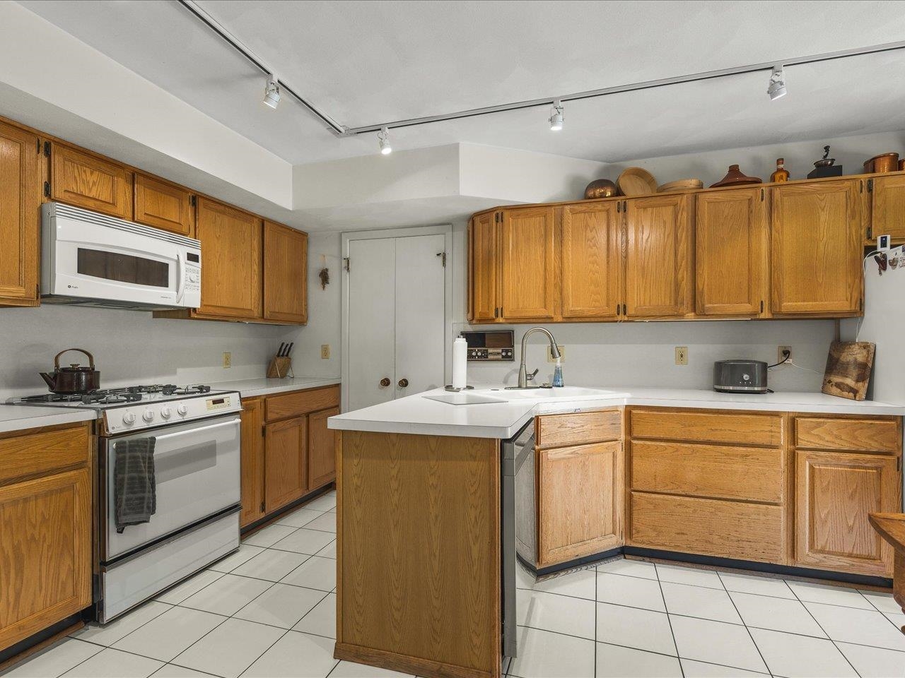 5121 Brookview Road Rockford, IL 61107 - Photo 10 of 49