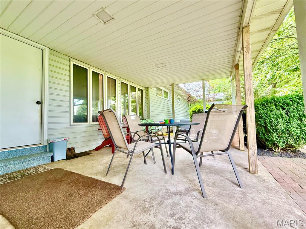 319 Fillmore Street Worden, IL 62097 - Photo 5 of 37