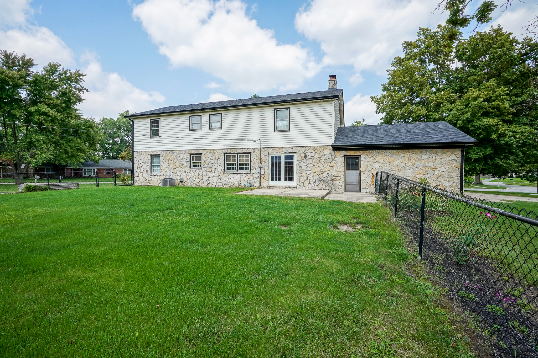 6345 Cromwell Road Indianapolis, IN 46250 - Photo 6 of 47 Gallery Image 6