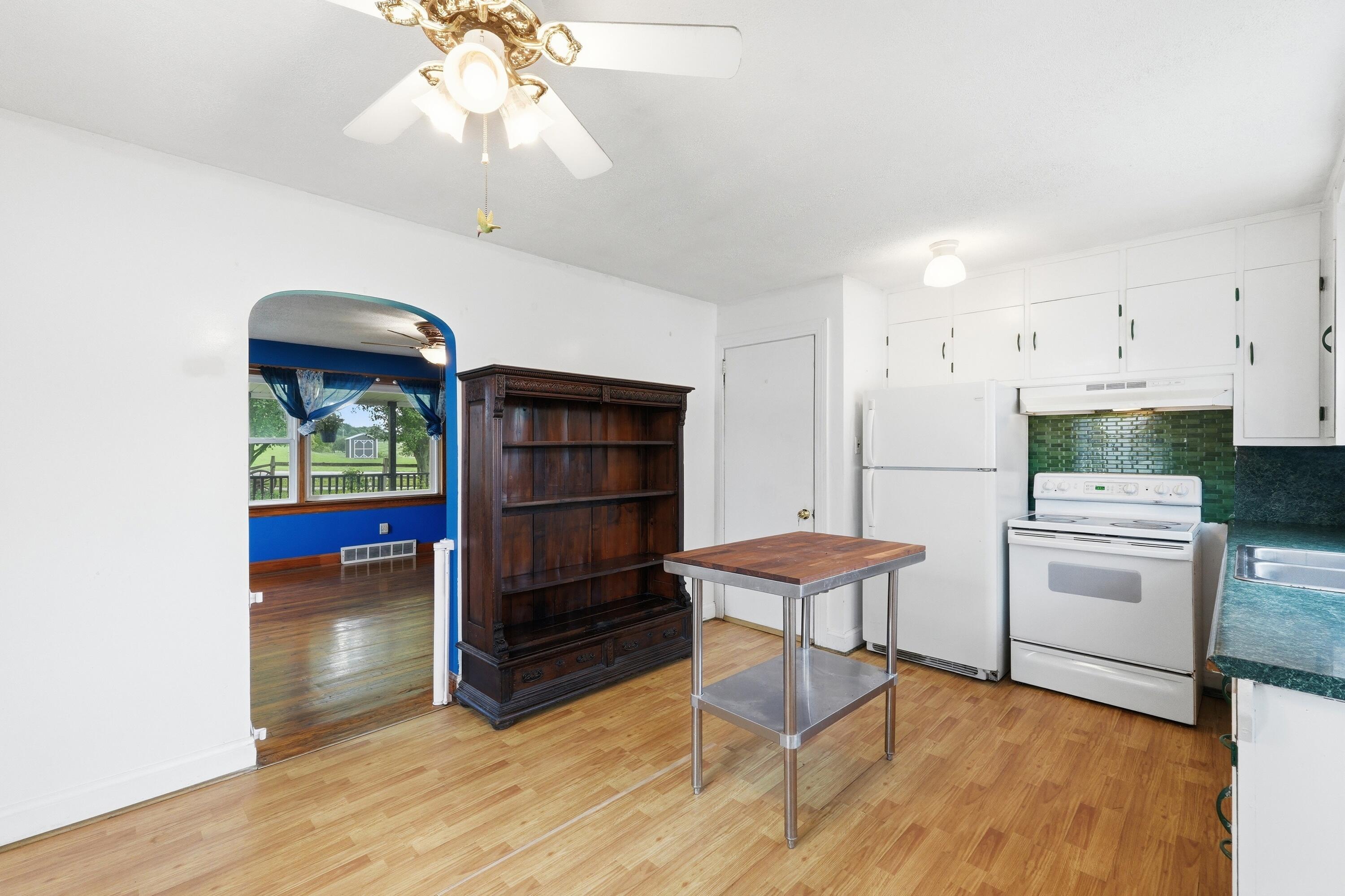 671 Main Street Pleasureville, KY 40057 - Photo 11 of 30 671main_louisvillerealestatemedia_064