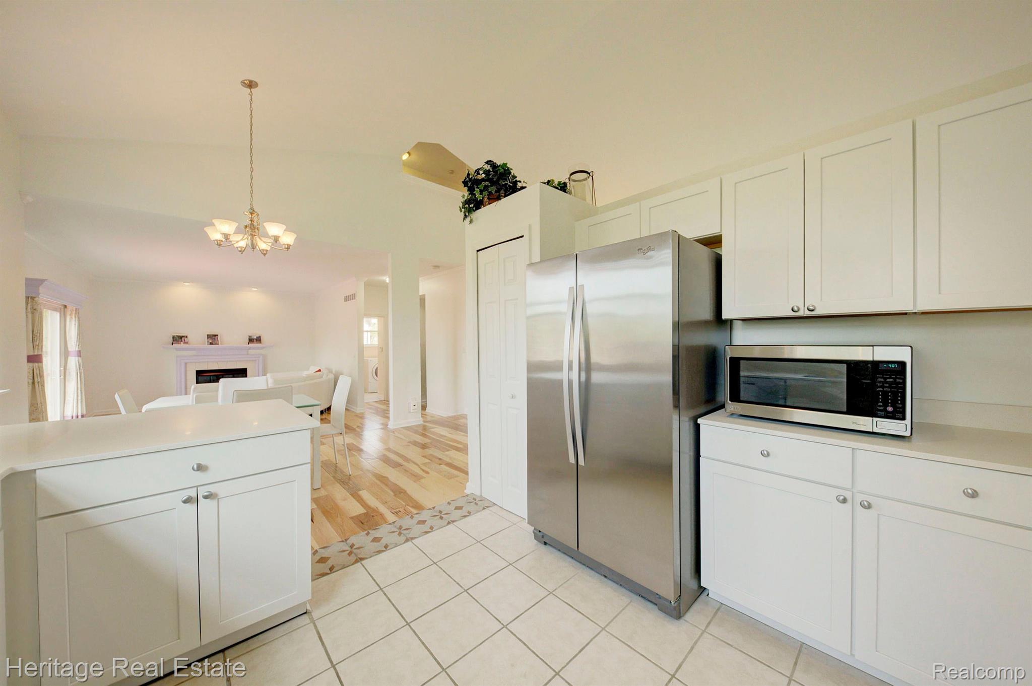 111 Eagle Ridge Road Lake Orion, MI 48360 - Photo 20 of 56 kitchen