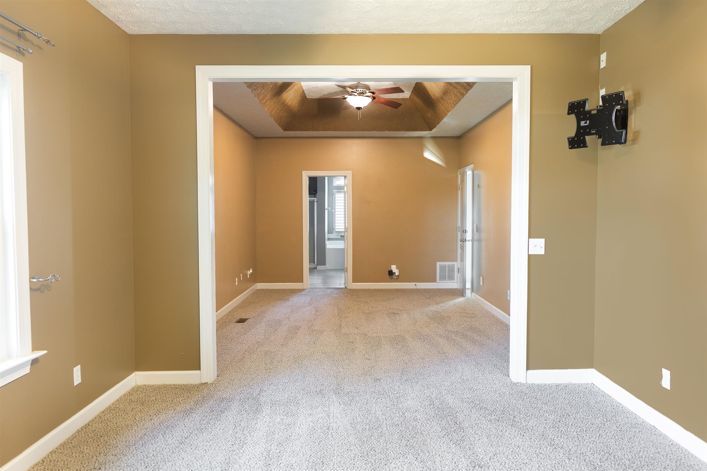 additional sitting area off the master could easily be closed off to create another bedroom or office.