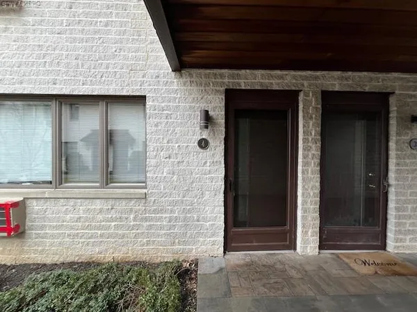 $3,250 | 42 Sintsink Drive East, Unit 4, Port Washington, NY 11050