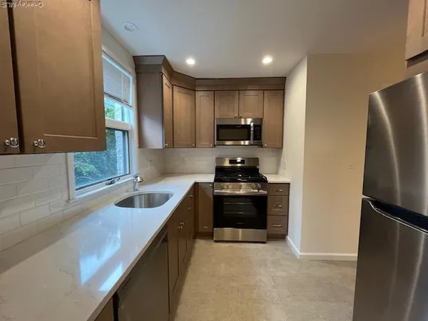 $3,250 | 42 Sintsink Drive East, Unit 4, Port Washington, NY 11050