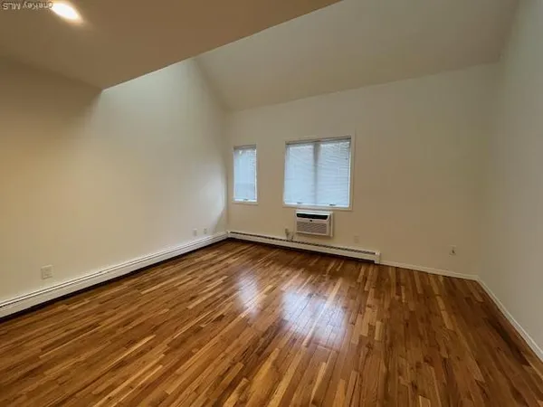 $3,250 | 42 Sintsink Drive East, Unit 4, Port Washington, NY 11050
